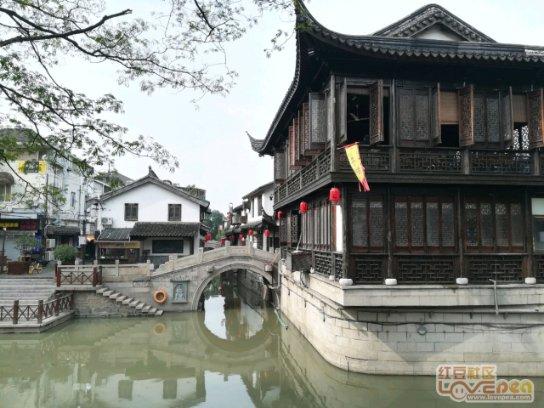 1月19日贝莱德中国新视野混合A净值0.5527元，下跌0.32%